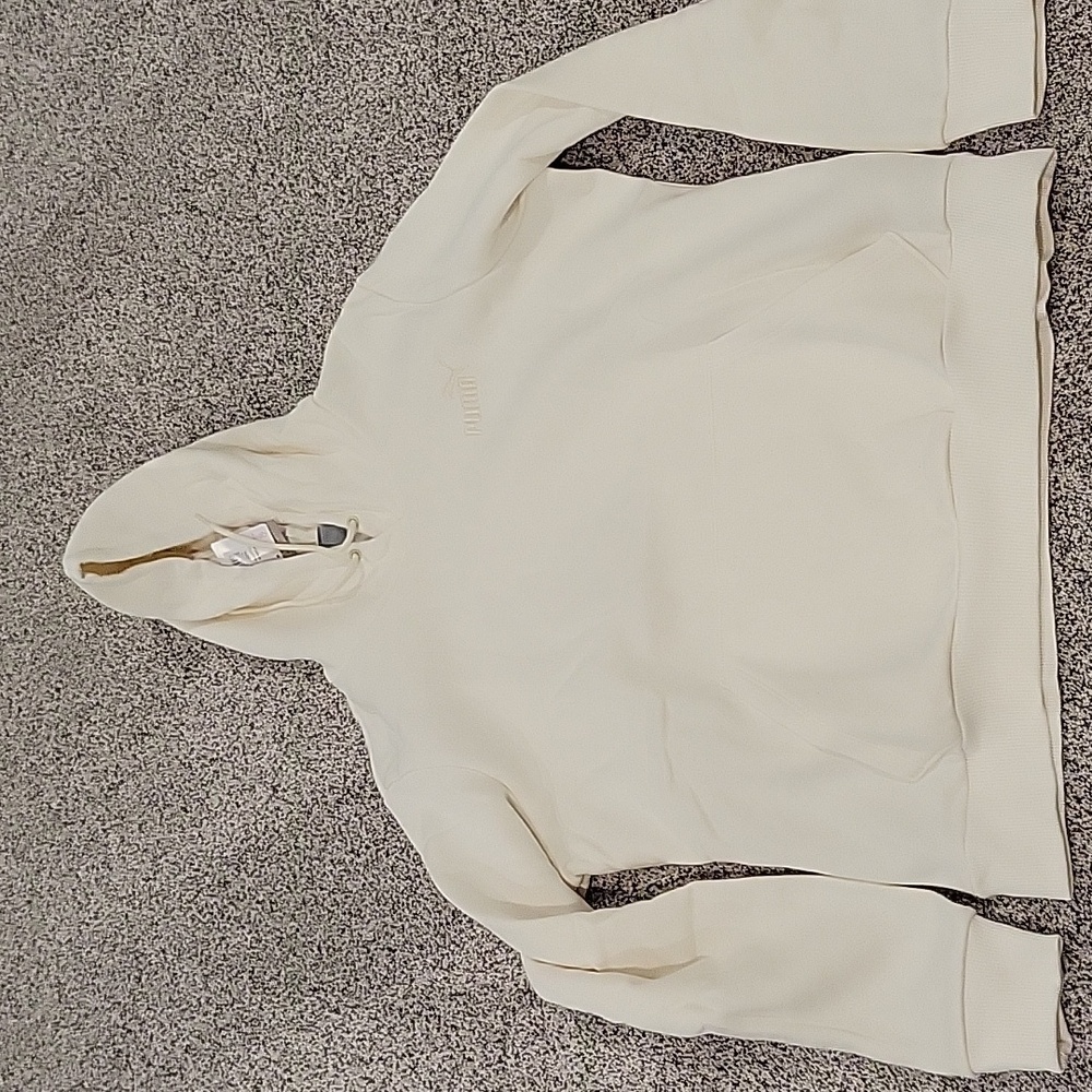 *Puma NWT size large Puma hooded sweatshirt. SEE DESCRIPTION